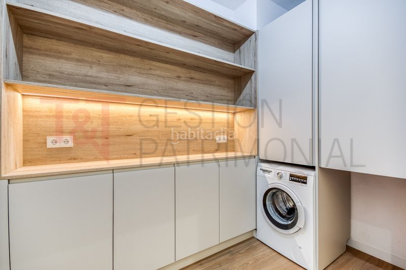 Piso en rambla de catalunya 5 amplio, 3 hab, luminoso, reformado en Barcelona - Imagen 23