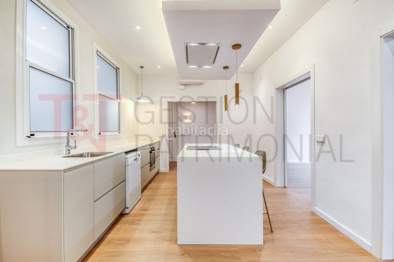 Piso en rambla de catalunya 5 amplio, 3 hab, luminoso, reformado en Barcelona - Imagen 9