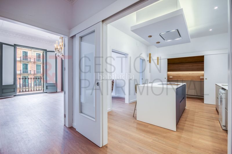 Piso en rambla de catalunya 5 amplio, 3 hab, luminoso, reformado en Barcelona - Imagen 4