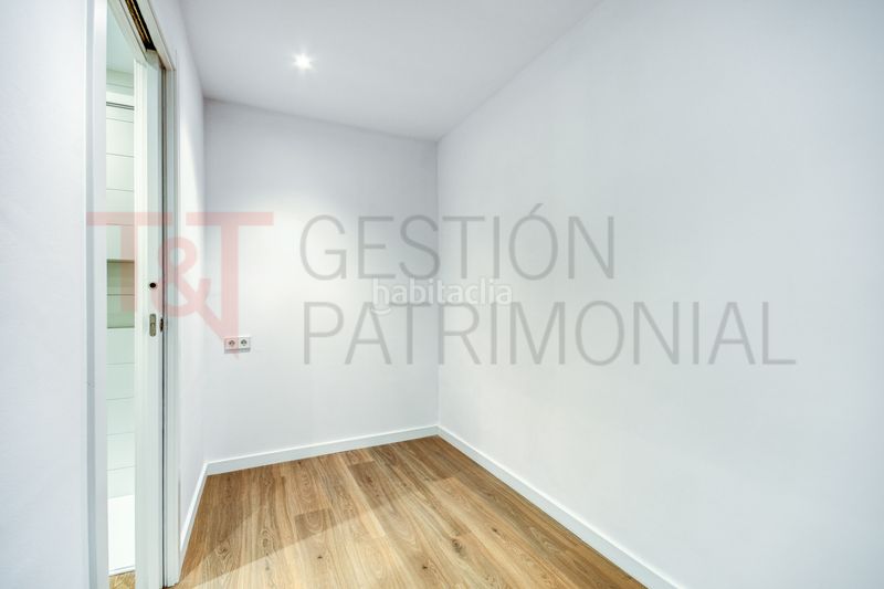 Piso en rambla de catalunya 5 amplio, 3 hab, luminoso, reformado en Barcelona - Imagen 17