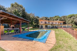 Casa a Carrer de la vil-la romana 27. Finca singular con 4 viviendas independientes en montfullà (giro