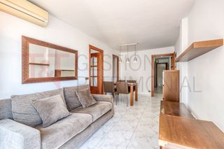 Etagenwohnung  Carrer d'amadeu. Piso con ascensor y ubicación privilegiada