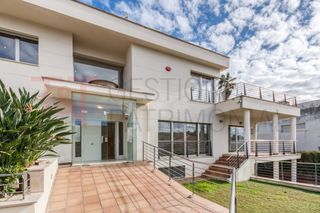 Maison  Carrer berlín 17. Con ascensor y piscina climatizada en el centro