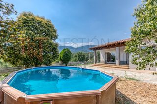 Haus in Carrer de la diada 292. Comodidad en una sola planta, calidez y vistas