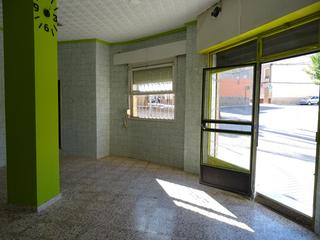 Lloguer Local Comercial a La Coca-La Nia-Vistahermosa. Se alquila local comercial en el barrio de la coca en aspe