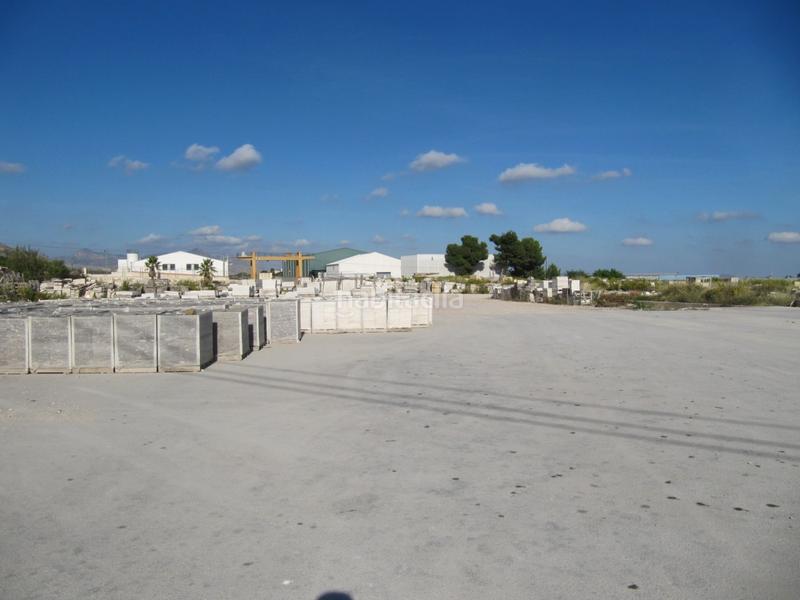 Foto ab975f1c-72a1-4d54-9190-898661f132ff. Fabrikhalle in Romana (la)