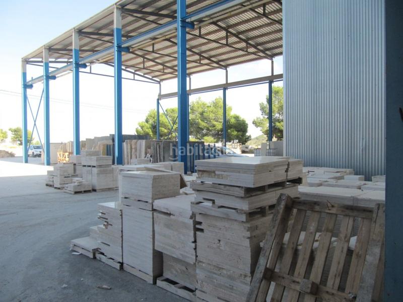 Foto f5c5017f-339d-448c-b4be-a964291a2f9e. Fabrikhalle in Romana (la)