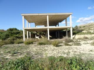 Xalet a San Juan. Se vende parcela de 10000 m2 con estructura para un chalet de 40