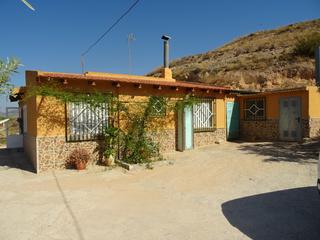 Xalet a Pedanías Este. Se vende casa de campo con terreno cerca de santa elena  en aspe