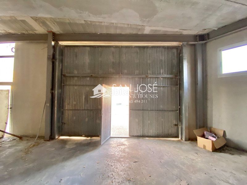 Foto 45b8a60a-bf6a-494b-ac24-c6b0e304091f. Nau industrial a Sax