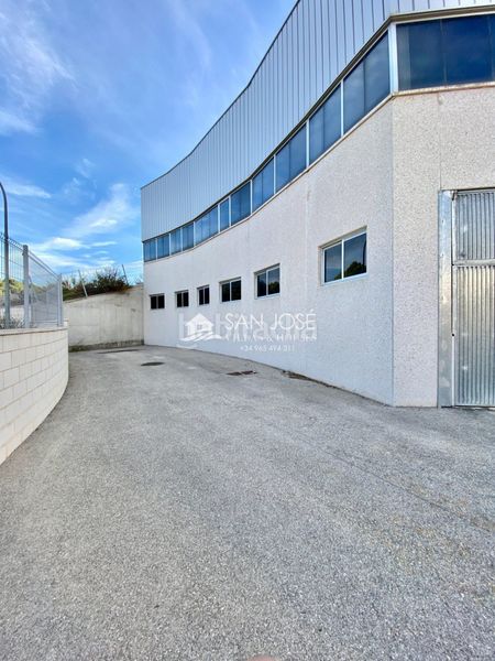 Foto faf1fb1b-bbd2-43e2-ad5f-3dd6dcea2500. Nau industrial a Sax