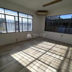 Lloguer Oficina a San Juan. Se alquila oficina con tres despachos en aspe