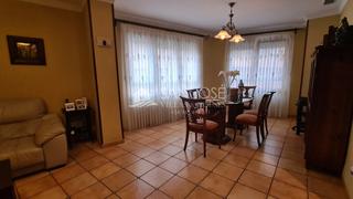 Casa a Centro. Venta de casa unifamiliar en elda, centro. muy buenas calidades