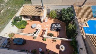Casa adossada a San Crispín-Huerta Nueva-Estación. Venta de chalet adosado en elda. excelentes calidades y un delic