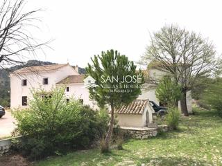 Casa a Monòver. Se vende gran finca rustica con casa señorial en monovarparaje l