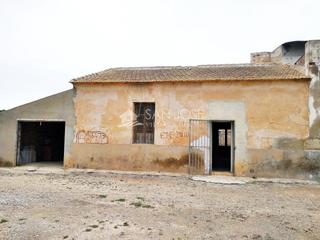 Masia a Los Arenales del Sol. Venta de caserio en zona de costa