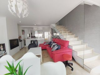 Haus in Hondón de las Nieves. Se vende bungalow adosado con piscina en perfecto estado en hond
