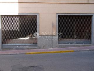 Local commercial à San Juan. Venta de local comercial en zona centro a 50 metros de la plaza