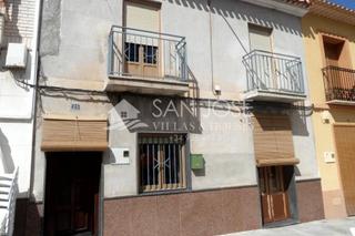 Maison à Hondón de las Nieves. Dos casas unifamiliares unidas por la terraza, en el centro de h