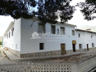 Xalet a San Juan. Venta de casa señorial con bodega y 40.000 m2 de parcela  en asp