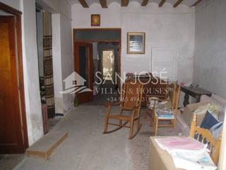 Casa a San Juan. Venta de casa para reformar en buena zona en aspe