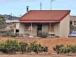 Chalet à Novelda. Se vende chalet en novelda en zona el plá.