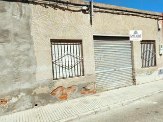 Casa a Las Fuentes-Los Cipreses. Se vende casa para reformar o para derribar en el caminico de el