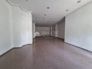 Local commercial à Novelda. Se vende local comercial en novelda en zona maria cristina alica