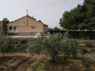 Xalet a Monòver. Se vende chalet con terreno y casa, preciosas vistas rural, cerc