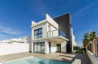 Chalet à San Miguel de Salinas. Residencial de obra nueva de villas en san miguel de salinas