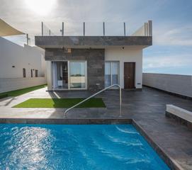 Xalet a Los Almendros. Villa contemporanea junto a campo de golf