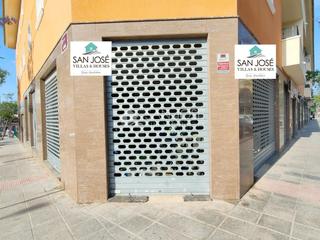 Lloguer Local Comercial a La Coca-La Nia-Vistahermosa. Se alquila local comercial diafano enfrente del parque de la coc