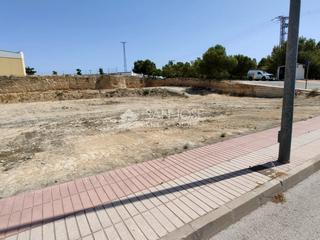Terrain résidentiel à Monforte del Cid. Se vende terreno urbano con uso terciario en monforte del cid