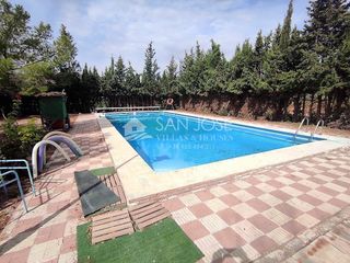 Chalet in Monforte del Cid. Se vende chalet con piscina en la serreta, monforte del cid, ali