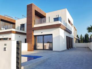 Casa aparellada a Daya Nueva. Pareados de obra nueva en daya nueva