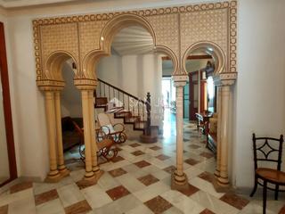Casa a La Serranica-Sagrado Corazón. Se vende casa señorial del siglo xix con gran patio para reforma