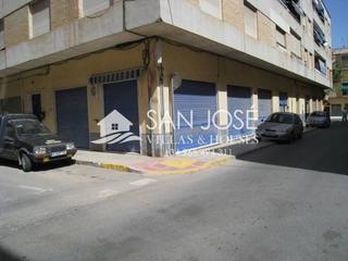 Local Comercial a La Serranica-Sagrado Corazón. Se vende local que hace esquina en buena zona de aspe