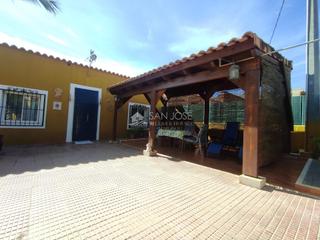 Xalet a Plaza Castelar - Mercado Central. Se vende chalet en elda zona santo negro a 1 minuto del pueblo.