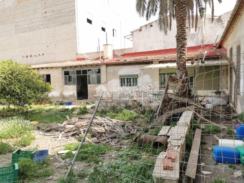 Foto 0a7dc986-6699-43ab-9f37-f10e70a5b497. House in Jacarilla