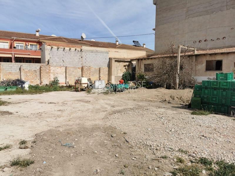 Foto f785e546-e41f-4d37-b50a-cded6b33f5fb. House in Jacarilla