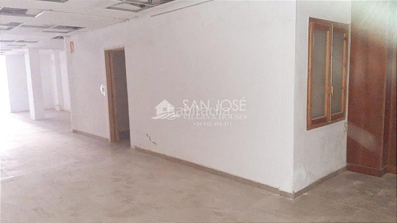 Foto 6220228a-8008-459a-977b-6810761774ff. Alquiler local comercial se vende o alquila local centrico en elche en Elche / Elx
