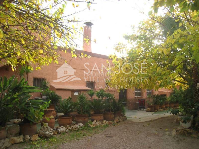 Foto d487e722-2595-474c-a55c-44bc8af3e3e7. Edificio in San Juan Aspe