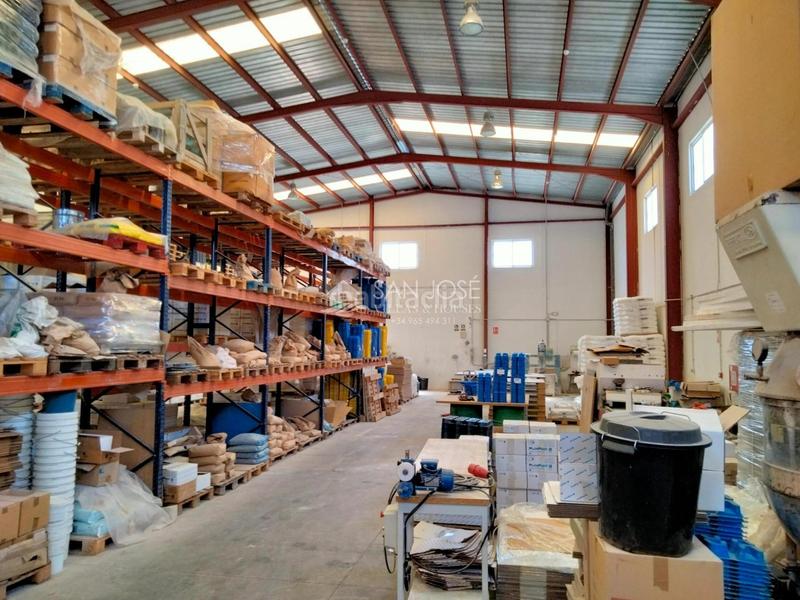 Foto 4e73d041-d5c8-4a98-bc8f-ce5adddddff4. Capannone industriale in Hondón de las Nieves