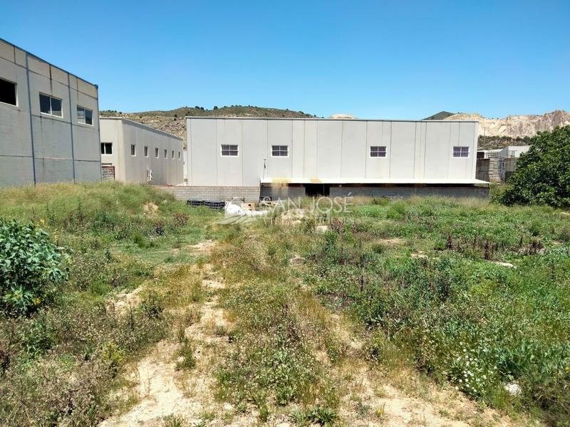 Foto b865234f-83b0-45dc-a270-ba69e4382d1b. Capannone industriale in Hondón de las Nieves