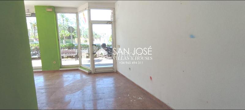 Foto 374157ab-13e1-4f82-93e2-c97199819741. Locale commerciale in Centro Santa Pola