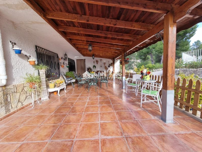 Foto abecaae3-5178-4da9-95b9-ad9740e2bbf7. Xalet amb piscina a Petrer