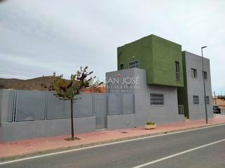 Chalet in Hondón de los Frailes. Se vende edificio comercial en hondon de los frailes