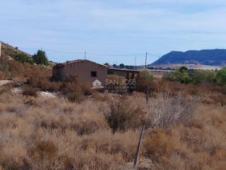 Propriété à Monforte del Cid. Se vende terreno rustico  urbanizable