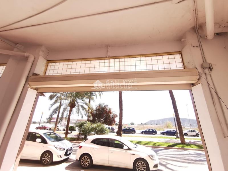 Foto 4573a7c2-a9b5-4eb0-bf1c-e11d751ab4ff. Alquiler local comercial se vende local , zona con mucho potencial en Orihuela