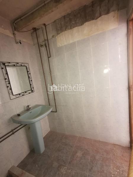 Foto 56338d2b-6750-4a8e-b0bd-6a4395c62252. Alquiler local comercial se vende local , zona con mucho potencial en Orihuela